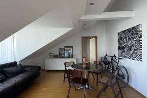 Moderne Dachgeschosswohnung mit Loft-Charakter