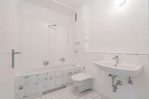 Lichtdurchflutete 3-Zimmer-Wohnung in bevorzugter Lage in Düsseldorf-Oberkassel – Die vollständige Adresse der Immobilie erhältst du vom Anbieter., 40545 Oberkassel, Düsseldorf – Vorschaubild 18