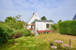 Baujahr 1935 mit Effizienzklasse B — Familienhaus mit Süd-Terrasse · provisionsfrei für Käufer – Die vollständige Adresse der Immobilie erhältst du vom Anbieter., 22589 Iserbrook, Hamburg – Vorschaubild 2
