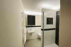 Lichtdurchflutete und sanierte 2-Zimmer-Wohnung mit Balkon in Minden – Zähringerallee 80, 32425 Bärenkämpen, Minden – Vorschaubild 3