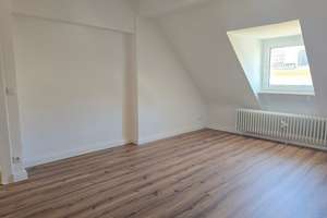 **Charmante Dachgeschosswohnung mit moderner Ausstattung**