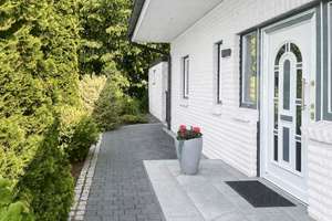 Seeblick trifft stilreines Design - teilautarkes Architektenhaus in Klingberg - Scharbeutz – Die vollständige Adresse der Immobilie erhältst du vom Anbieter., 23684 Scharbeutz – Vorschaubild 3