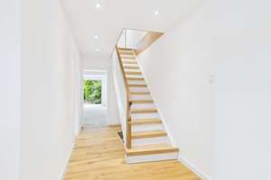 Erstbezug nach Sanierung: Stilvolles Reihenhaus mit Garten, Dachterrasse & Garage – Alte Landstraße 40, 38446 Steimker Berg, Wolfsburg – Vorschaubild 5