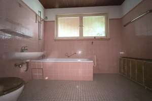 BUNGALOW MIT GROSSEM GARTEN UND GARAGE – RENOVIERUNGSBEDÜRFTIG MIT VIEL POTENZIAL – Die vollständige Adresse der Immobilie erhältst du vom Anbieter., 81827 Waldtrudering, München – Vorschaubild 16