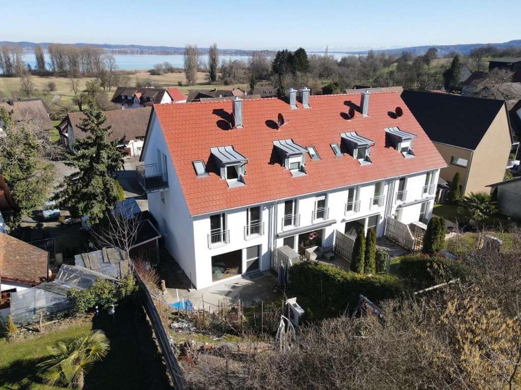Immobilie in Gaienhofen - Einfamilien-  / Reiheneckhaus mit Seesicht - neuwertig mit Top Energieklasse A+  - Bild 0