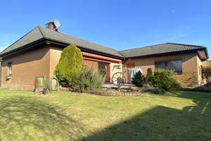 Solide Basis mit Zukunft – Bungalow mit Ausbaupotenzial, Vollkeller und Doppelgarage in Curslack