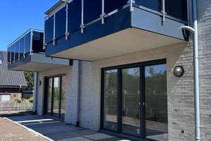 Moderne Neubauwohnung mit Terrasse und eigenem Garten – barrierefrei & energieeffizient