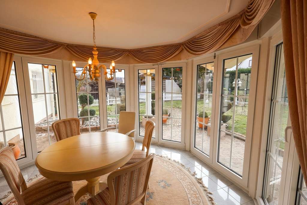 Immobilie in Kölbingen - Großzügiges Wohnhaus ca. 290 m² mit Wintergarten, Garten & Garage – Kölbingen - Bild 4