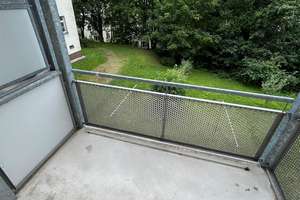 Günstige 2-Zimmer mit Laminat, Balkon, AR und Dusche in ruhiger Lage! Einbauküche mgl. – Zschopauer Platz 5, 9126 Bernsdorf, Chemnitz – Vorschaubild 1