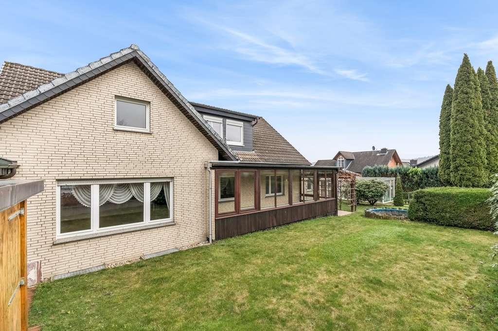 Immobilie in Barntrup - Einfamilienhaus mit Wintergarten und Süd-West-Ausrichtung - Bild 2
