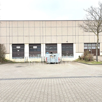 HALLENFLÄCHE IN DÜSSELDORF | RAMPE | EBENERDIG | STÜTZENFREI