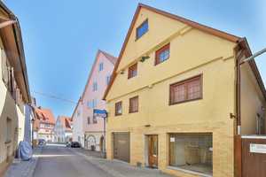 Seltene Gelegenheit in der Altstadt: Sanierungsbedürftiges Haus mit vielfältigem Potenzial – Ludwigsburg (Kreis) – Vorschaubild 1
