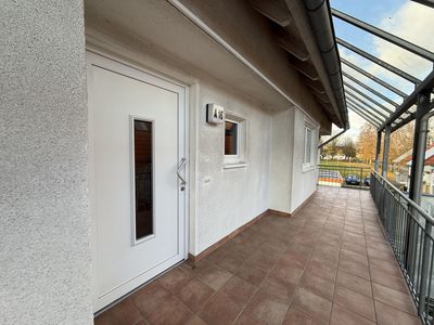 2 ZKBB-Wohnung mit Aufzug und 2 Garagen !!