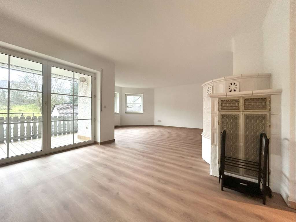 Immobilie in Eichenzell - Eichenzell: Sanierungskosten: 0 €. Stressfaktor: 0. Rendite-Start: Sofort-4 Zimmerwohnung mit Garage - Bild 0