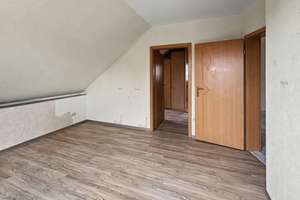 Helle 3-Zimmer-Dachgeschosswohnung mit Garage, Balkon und zusätzlichem Spitzboden  in Osterode – Die vollständige Adresse der Immobilie erhältst du vom Anbieter., 37520 Osterode am Harz – Vorschaubild 6