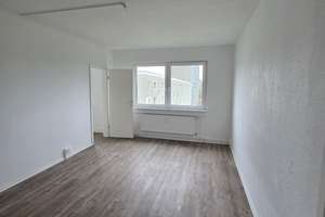 geräumige 3-Raum-Wohnung mit Fahrstuhl und Wannenbad – Keplerstraße 10, 19063 Mueßer Holz, Schwerin – Vorschaubild 1