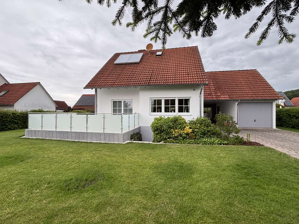 Immobilie in Oberdachstetten - Preiswertes 5-Raum-Haus in Oberdachstetten 110 m² Wfl., 784 m² - Bild 0