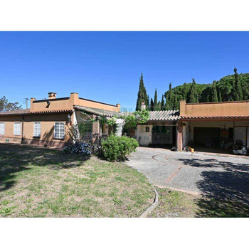 Finca mit Haus im Erdgeschoss, Garten, Pool und landwirtschaftlichen Nebengebäuden zum Verkauf in Sa