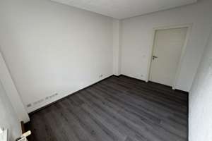 Ruhige 4-Zimmer-Wohnung mit Wintergarten, Einbauküche und Garten an der EGA! WG-geeignet – Die vollständige Adresse der Immobilie erhältst du vom Anbieter., 99094 Hochheim, Erfurt – Vorschaubild 9
