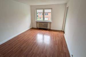 RESERVIERT !! Schöne 2,5-Zi-Wohnung mit EBK; Duschbad, Westbalkon