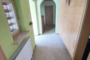 Ruhig gelegenes Einfamilienhaus mit zwei Garagen, Nebengelass und großem Grundstück zu verkaufen. – Cottbus – Vorschaubild 3