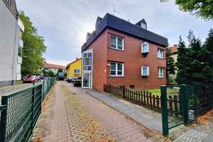 Reinickendorf: Zweifamilienhaus frei verfügbar – ideal für Familie & Mehrgenerationen