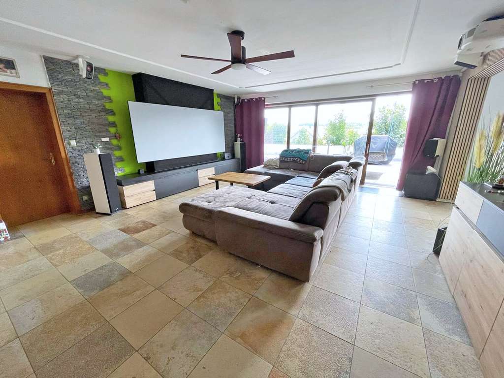 Immobilie in Hosenfeld - Osthessen, Landkreis Fulda, 36154 Hosenfeld, grosses Wohnhaus mit Pferdestall zu verkaufen - Bild 1