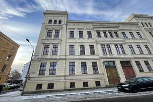 Besondere 3-Raum-Dachgeschoss-Maisonettewohnung mit zwei Bädern, großer Dachterrasse, Kamin & Garage – 2826 Innenstadt, Görlitz – Vorschaubild 2