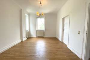 ** FREIE ALTBAUWOHNUNG IN TOP-LAGE ** – 70190 Ostheim, Stuttgart – Vorschaubild 2