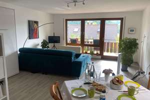 1 Zimmer, fantastischer Ausblick, riesiger Südwestbalkon und Tiefgaragenstellplatz – Breitensteinstr. 66, 72574 Bad Urach – Vorschaubild 5