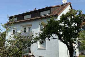 Gepflegtes Dreifamilienhaus mit 2 Garagen und großem Grundstück in  Regensburg Schwabelweis – Die vollständige Adresse der Immobilie erhältst du vom Anbieter., 93055 Schwabelweis, Regensburg – Vorschaubild 2