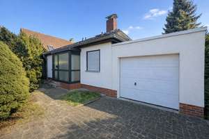 Lichterfelde - Bungalow mit Südterrasse und großem Garten – Die vollständige Adresse der Immobilie erhältst du vom Anbieter., 12207 Lichterfelde, Berlin – Vorschaubild 1