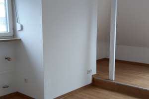 Neunhof erleben: Helle 2-Zimmer-Dachgeschosswohnung mit Stellplatz – Obere Dorfstr. 6, 90427 Neunhof, Nürnberg – Vorschaubild 12