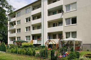 Bezahlbare 4-Zimmer-Wohnung! – Kurt-Schumacher-Straße 31 C, 27578 Leherheide, Bremerhaven – Vorschaubild 1