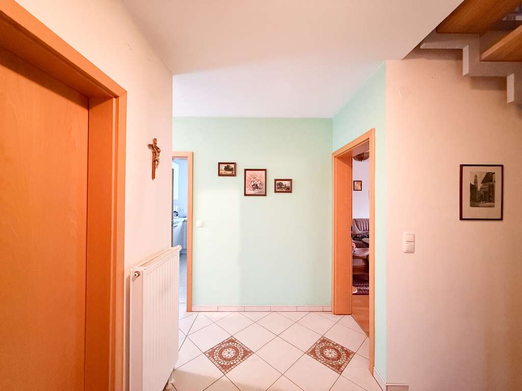 Immobilie in Wemding - Bezugsfertiges Einfamilienhaus mit Garage, Garten und Balkon - Bild 3