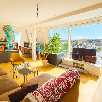 Schicke Maisonettewohnung mit Skylineblick – modernes Wohnen in Mühlheim am Main!