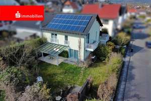 Wohnen mit Zukunft – Neuwertige Doppelhaushälfte mit Wärmepumpe und Wohlfühlambiente – Die vollständige Adresse der Immobilie erhältst du vom Anbieter., 63636 Brachttal – Vorschaubild 1