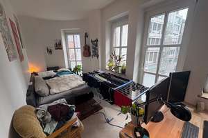 Studenten aufgepasst !
Gemütliches WG-Zimmer in zentraler Lage!