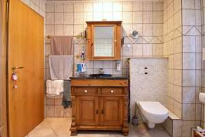 Fortlaufend modernisiertes, freistehendes Einfamilienhaus in zentraler Lage von Weilerswist – Die vollständige Adresse der Immobilie erhältst du vom Anbieter., 53919 Weilerswist – Vorschaubild 19