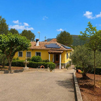 Spektakuläres Chalet inmitten der Natur in Simat de la Valldigna mit Pool, Stallungen und absoluter 