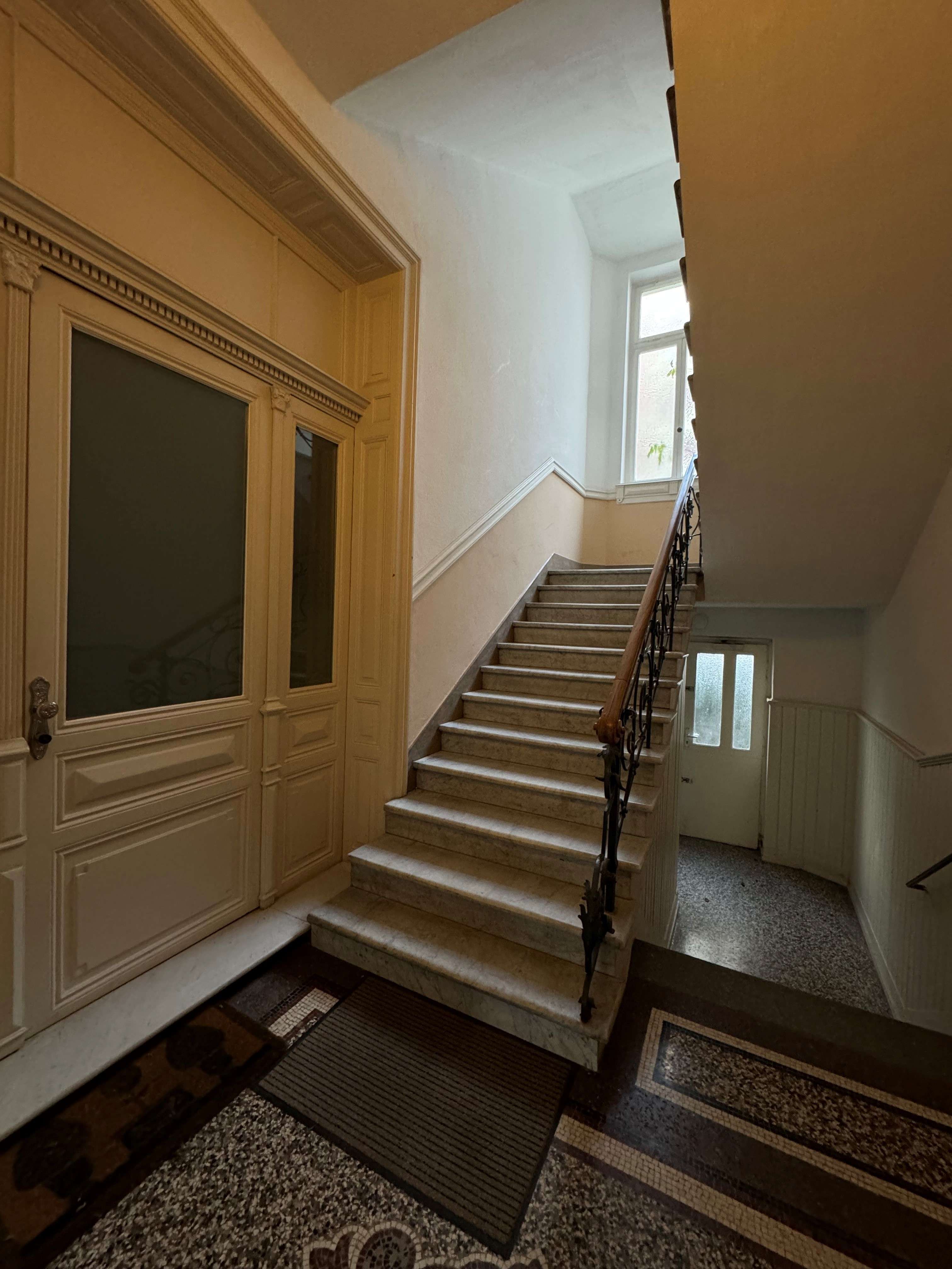 Exklusive Dachgeschosswohnung mit Skyline-Ausblick im begehrten Frankfurter Westend, Frankfurt am Main – Bild 3