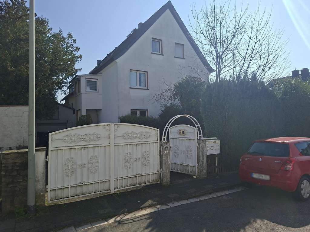 Immobilie in Hofheim am Taunus - Großzügiges 3-Familienhaus mit Garten, Terrassen und Balkonen – vielfältige Nutzungsmöglichkeiten - Bild 1