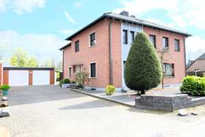 Zweifamilienhaus mit zwei Garagen auf großem Grundstück – Kleve (Kreis) – Vorschaubild 1