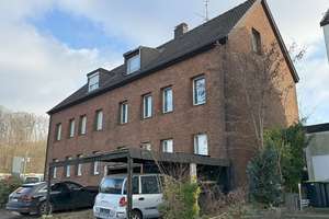 Zweifamilien-Doppelhaushälfte mit großem Entwicklungspotenzial