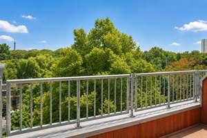 Balkonwohnung mit Tiergartenblick für Bewohner mit Sinn für das Besondere