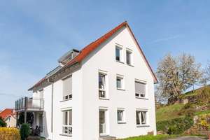3,5 Zimmerwohnung mit Blick in die Weinberge - stadtnah und doch im Grünen -