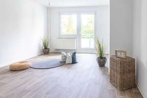 Attraktive 3-Raum-Wohnung und den Spielplatz im Wohnumfeld – Am Harthwald 1, 9123 Markersdorf, Chemnitz – Vorschaubild 1