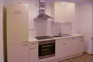 Schöne renovierte 2-Zi-Altbauwohnung, Küche mit  EBK in Bogen Zentrum – Stadtplatz 14, 94327 Bogen – Vorschaubild 6