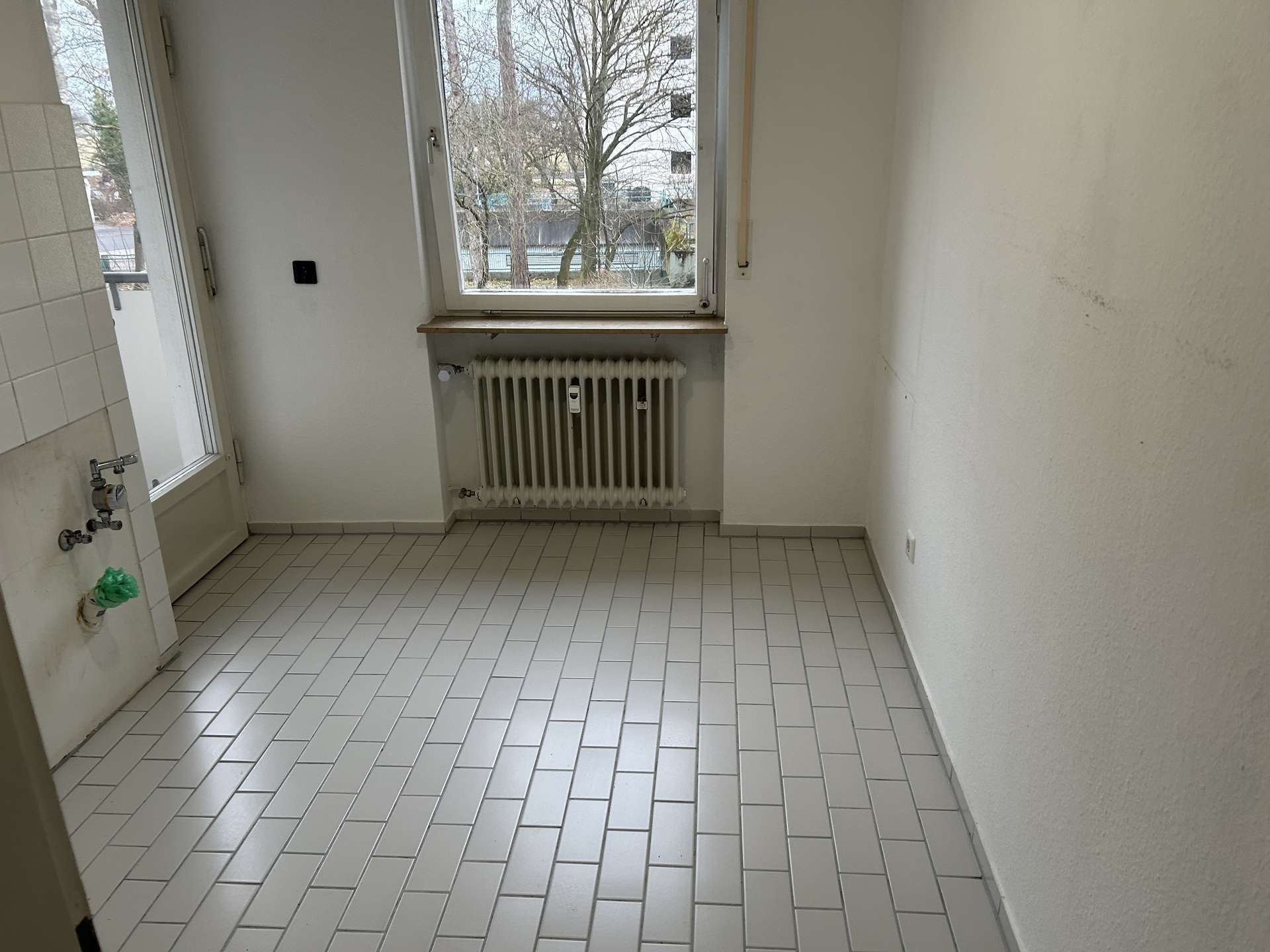 Gut gelegene 2 Zimmer Wohnung zur Selbstnutzung oder Vermietung, Karlsruhe – Bild 1