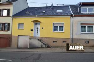 Einfamilienhaus mit Garten und Garage in Saarbrücken zu Verkaufen.
